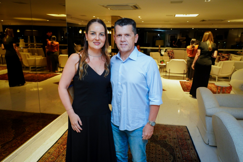 Surpresa Elegante - Leonardo Dall’Olio brinda novo ciclo em noite de bençãos e afeto entre amigos