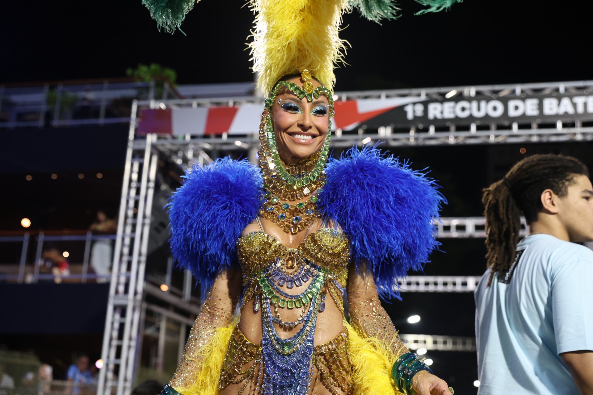 Salgueiro e Vila Isabel passam pela Sapucaí em ensaios técnicos do Grupo Especial