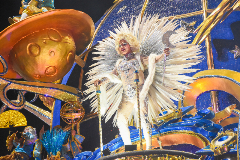 Carnaval 2026 - Luxo, tradição e enredos sociais marcam primeira noite de desfiles do Grupo Especial em São Paulo