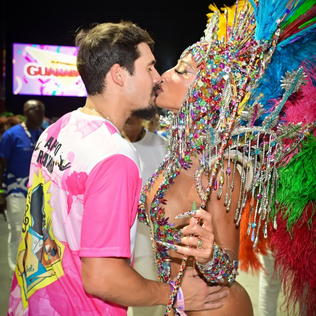 Sorte No Jogo E No Amor! 💎sabrina Sato Pronta Para O Desfile, Mas Não Sem Antes Ganhar O Carinh (1)