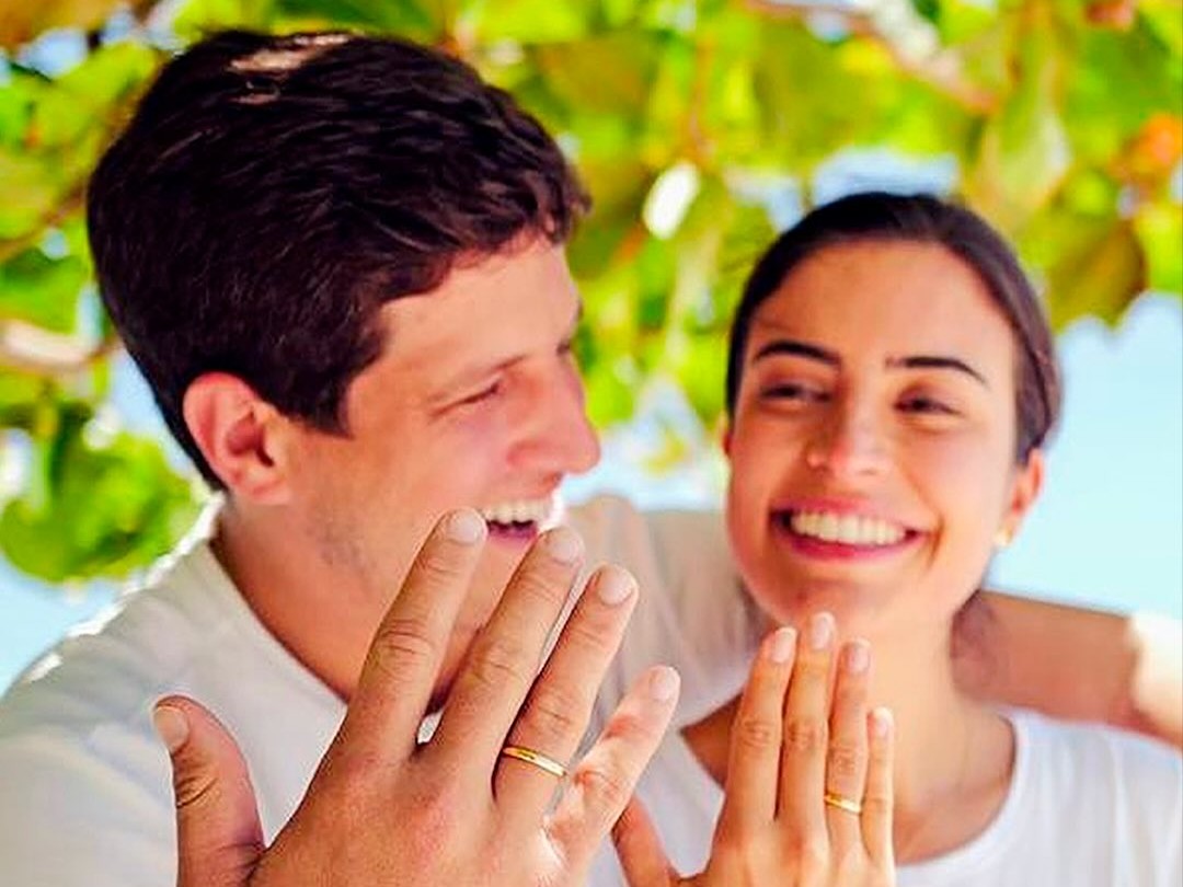 João Campos e Tabata Amaral celebram casamento na paradisíaca Praia dos Carneiros