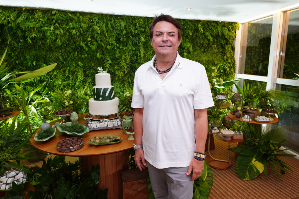 Almoço de aniversário de Tarcisio Porto esbanja charme e alegria à beira-mar