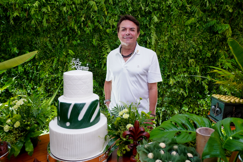 Festive Moment - Almoço de aniversário de Tarcisio Porto esbanja charme e alegria à beira-mar