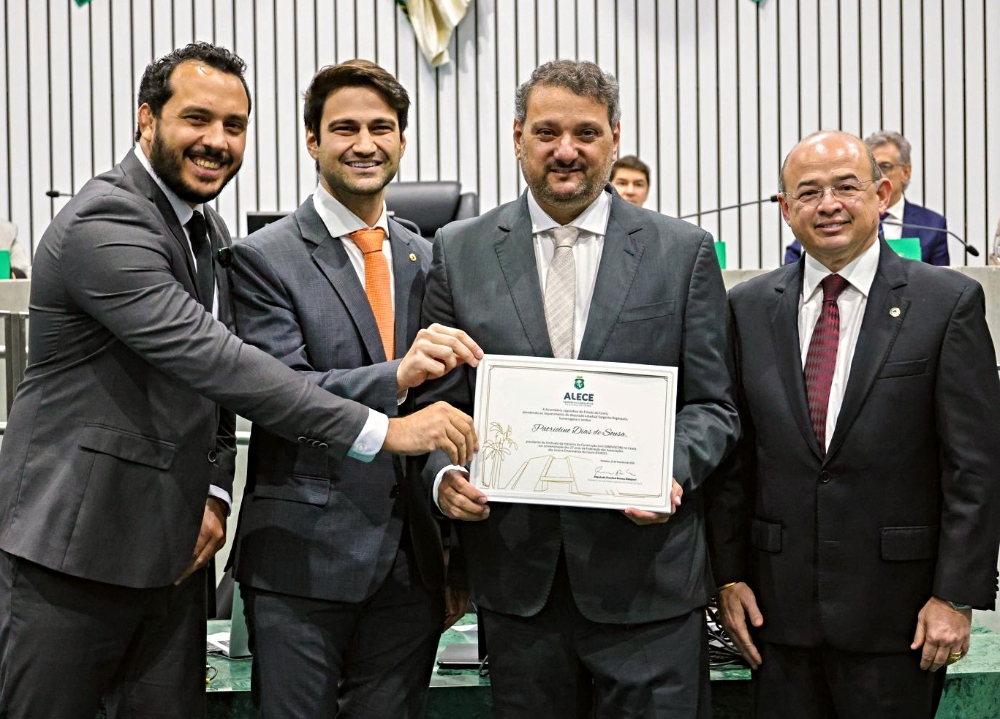 Patriolino Dias é homenageado na Alece devido à sua trajetória no associativismo