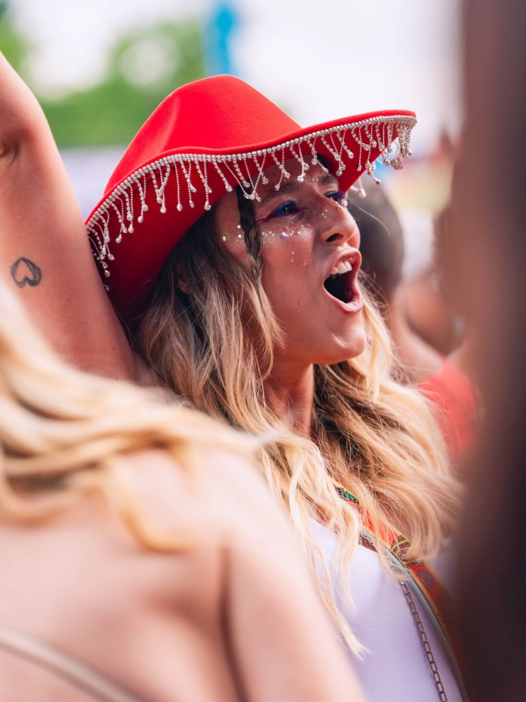 Vivendo Y Vivendo Se Deixar, A Gente Fica O Tempo Todinho Assim Nesse Festival. #carvalheiranal