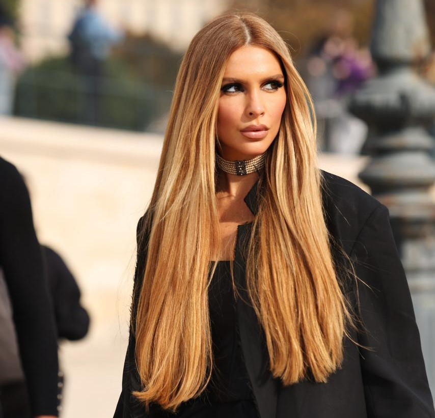 Vanessa Custódio une beleza, moda e estratégia em sua trajetória profissional