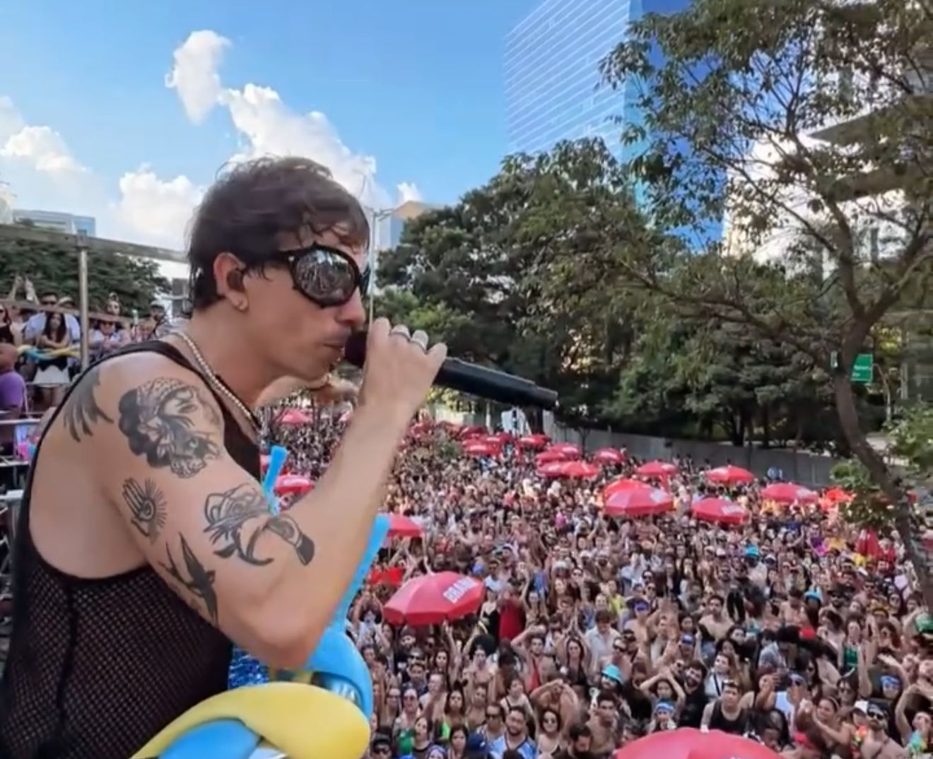 Di Ferrero retorna à Faria Lima com o bloco “Se Fui Triste, Não Me Lembro” no Carnaval de São Paulo