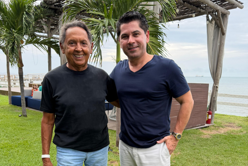 Comodoro Pompeu Vasconcelos recebe Fernando César Mesquita em almoço no Iate Clube de Fortaleza