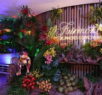 Baile de Máscaras do Fairmont transforma Copacabana em festa de luxo com menu exclusivo