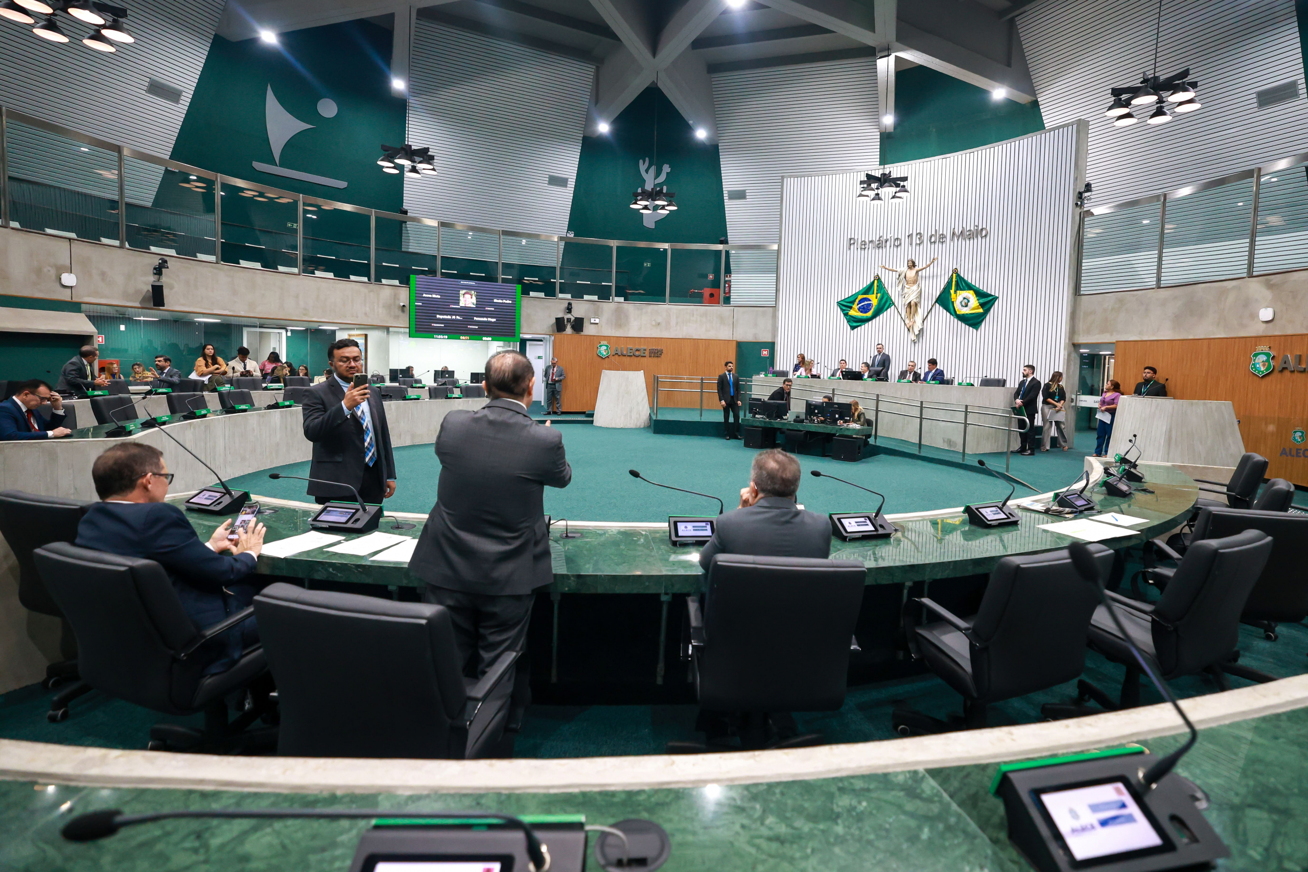 Janela partidária começa e pode alterar composição de bancadas no legislativo cearense