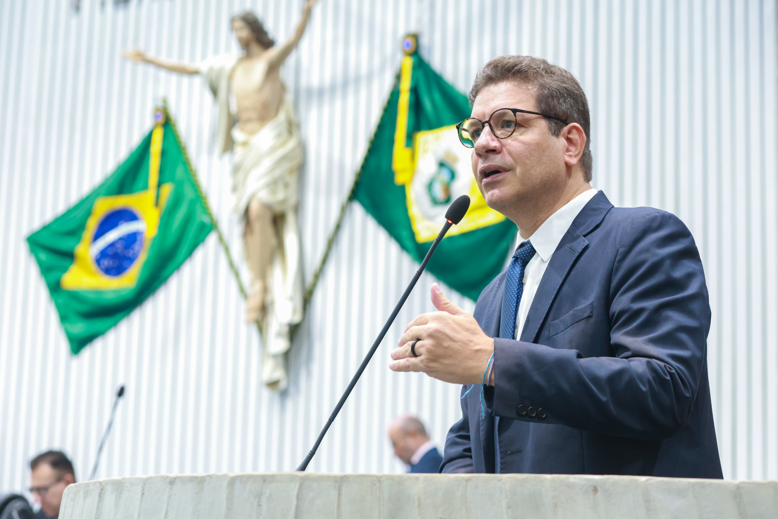 Alece avalia projeto que determina fim da lista tríplice nas universidades estaduais