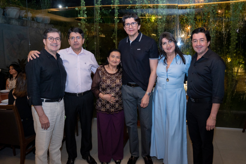 Noite Especial - Entre homenagens e surpresa, Edson Santana celebra novos marcos de vida e carreira