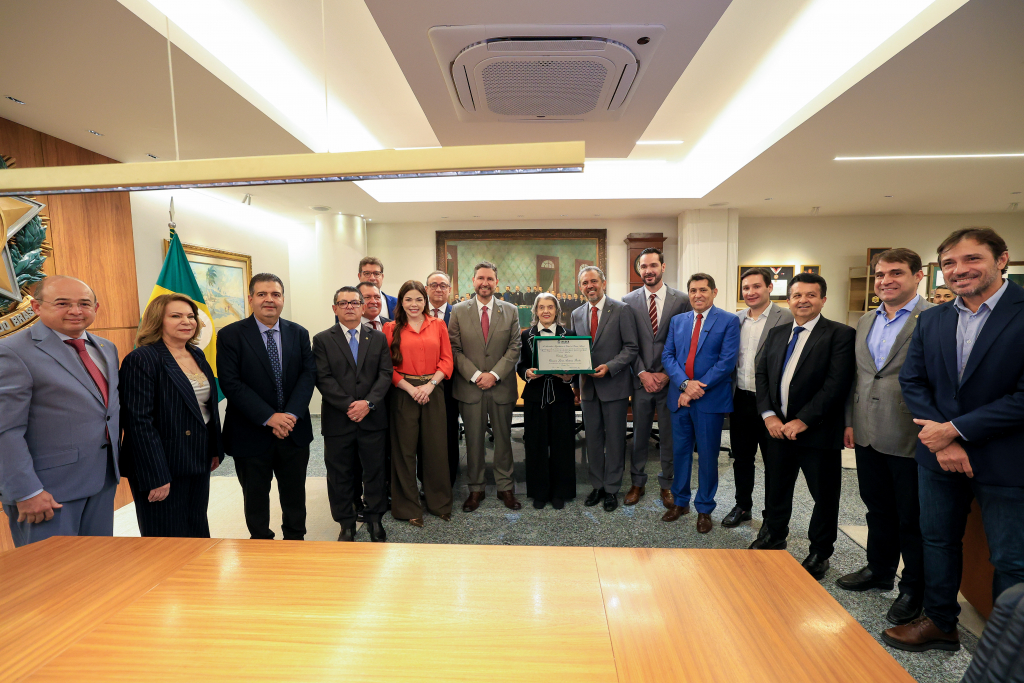 16 03 2026 Ministra Stf Cármen Lúcia Recebe Título De Cidadã Cearense Foto Junior Pio. (14)