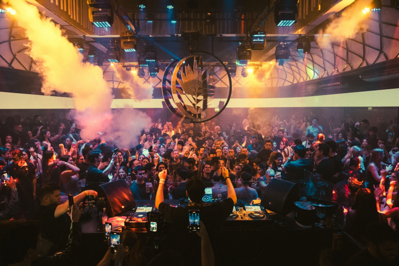 Posh Club comemora 20 anos com festa exclusiva e DJs históricos em Jurerê Internacional