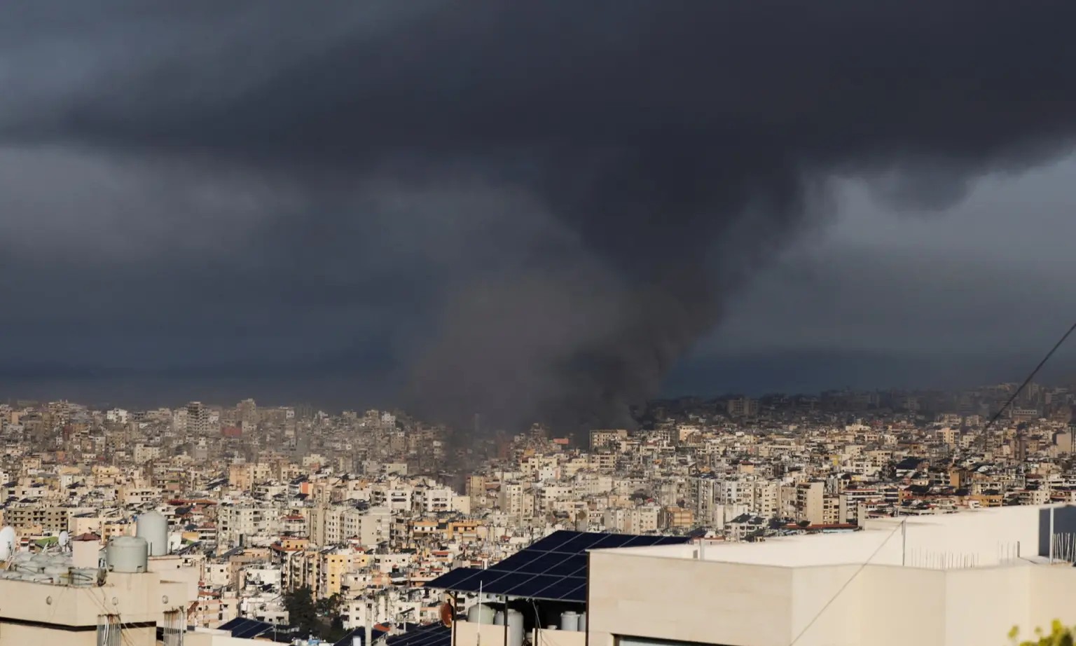 Israel invade o Líbano por terra