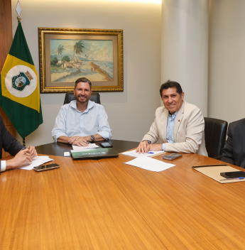 Alece institui Medalha Ariosto Holanda e moderniza Código de Ética parlamentar