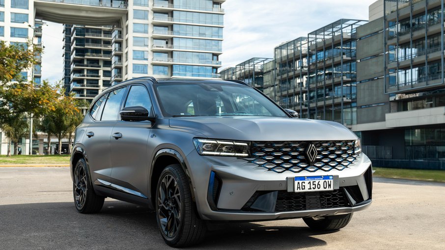 Prestes a ser apresentado em abril, primeiro lote do Renault Koleos chega ao Brasil