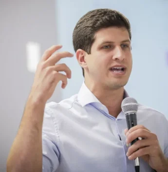 João Campos articula candidatura ao governo de Pernambuco e redesenha alianças estratégicas no Nordeste