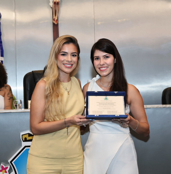 Câmara de Fortaleza homenageia mulheres de destaque; empresária Flávia Laprovitera está entre as reconhecidas