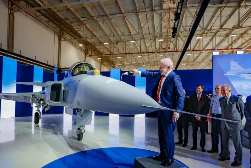 Brasil passa a produzir caça supersônico e entra no grupo de países com domínio tecnológico militar