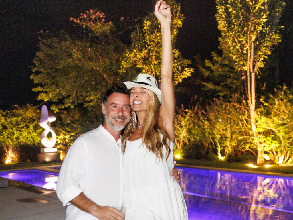 Adriane Galisteu e Alexandre Iodice posam juntos durante a festa. Fotos: Manu Scarpa / Brazil News