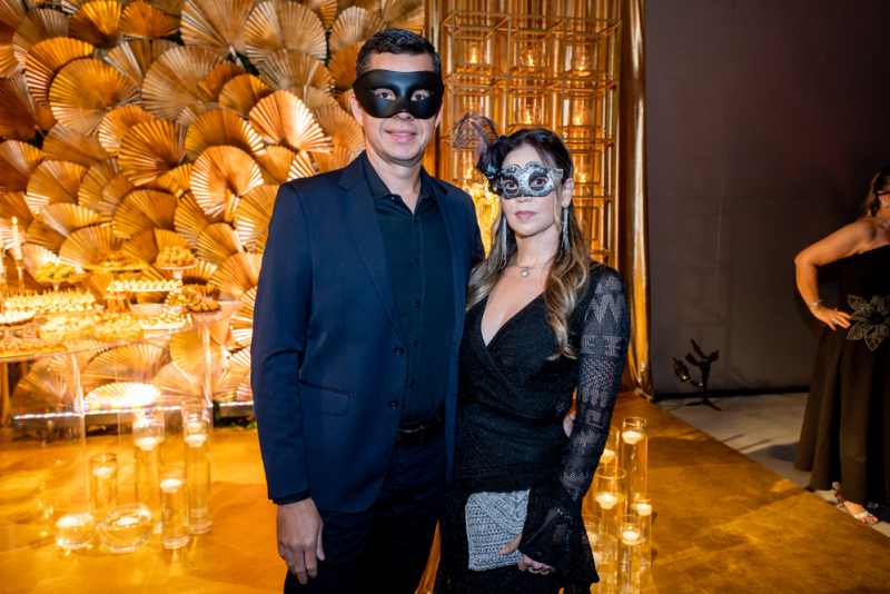 Elegant Night - Uma noite de máscaras para celebrar os 50 anos de Renata Holanda