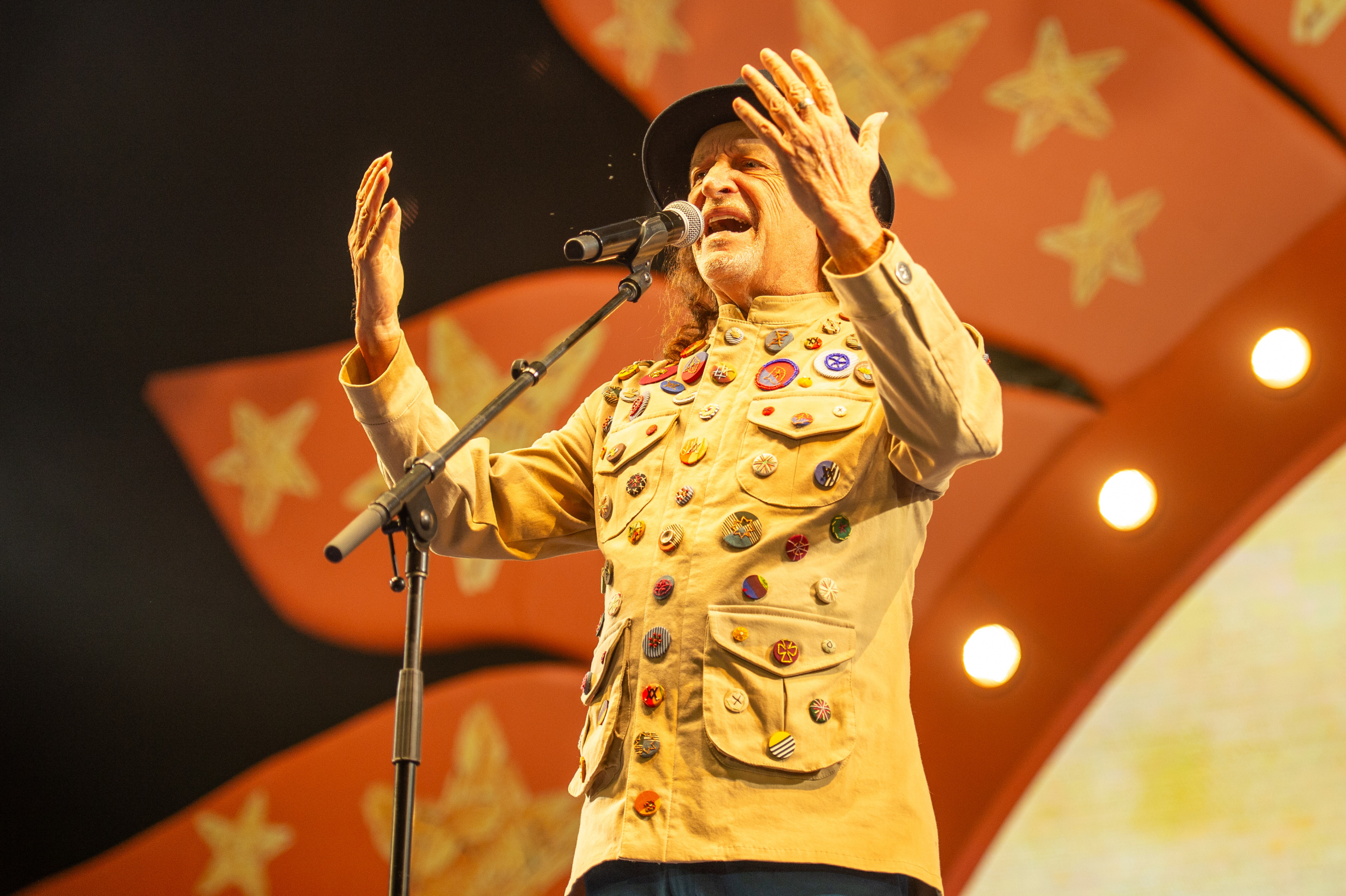 Turnê 80 Girassóis: celebridades curtem show de Alceu Valença em São Paulo