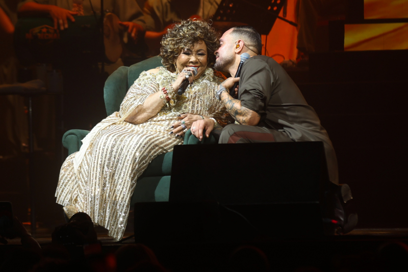 Diogo Nogueira recebe Alcione no palco e reúne famosos na estreia de “Infinito Samba”