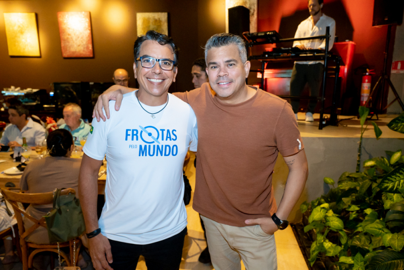 Frotas pelo Mundo - No Pipo Restaurante, Alexandre Frota apresenta expedição aérea solo de volta ao mundo