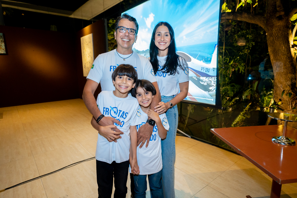 No Pipo Restaurante, Alexandre Frota apresenta expedição aérea solo de volta ao mundo