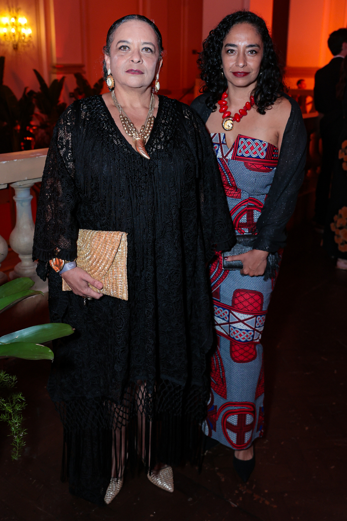 Ana Maria Gonçalves E A Irmã, Andressa