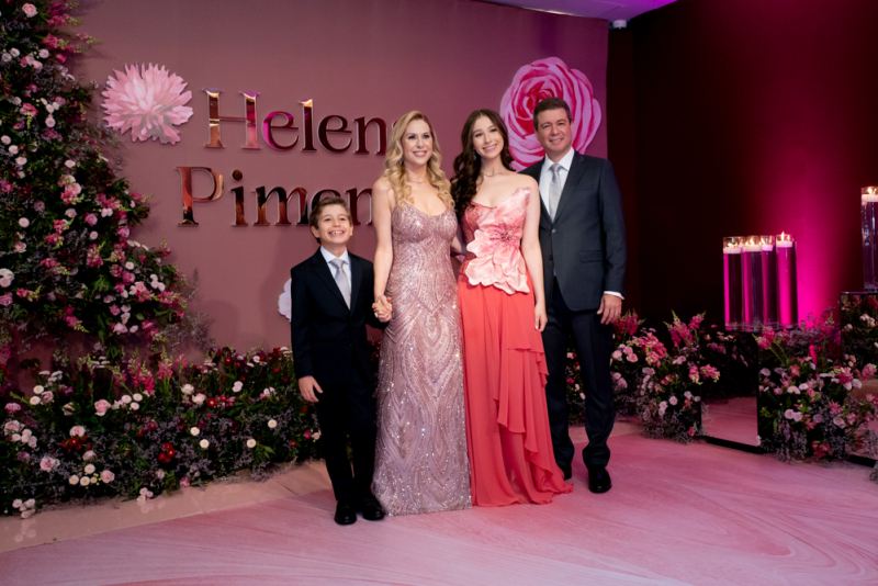 15 anos - No Gran Marquise, Helena Pimentel debuta em clima primaveril