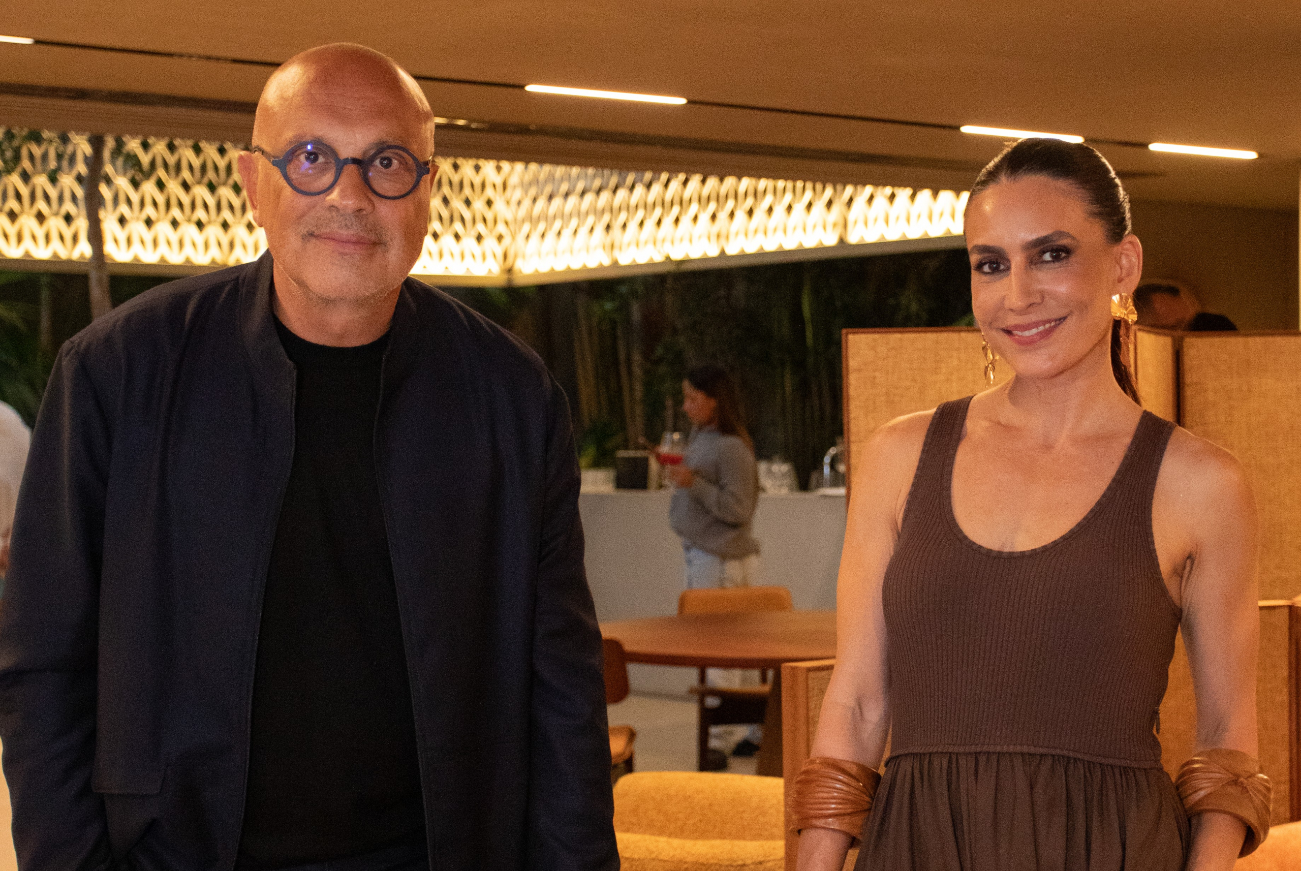 Arthur Casas, Marcio Kogan e Bruno de Carvalho celebram o design brasileiro em lançamento de coleção