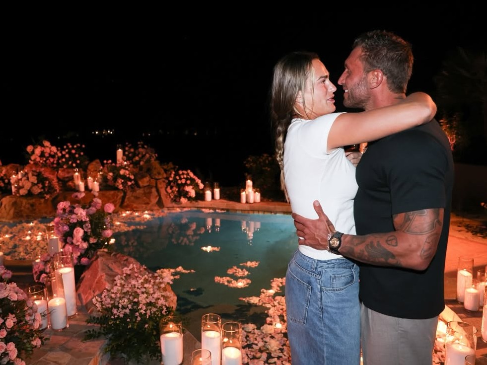 Número 1 do tênis mundial, Aryna Sabalenka anuncia noivado com brasileiro Georgios Frangulis