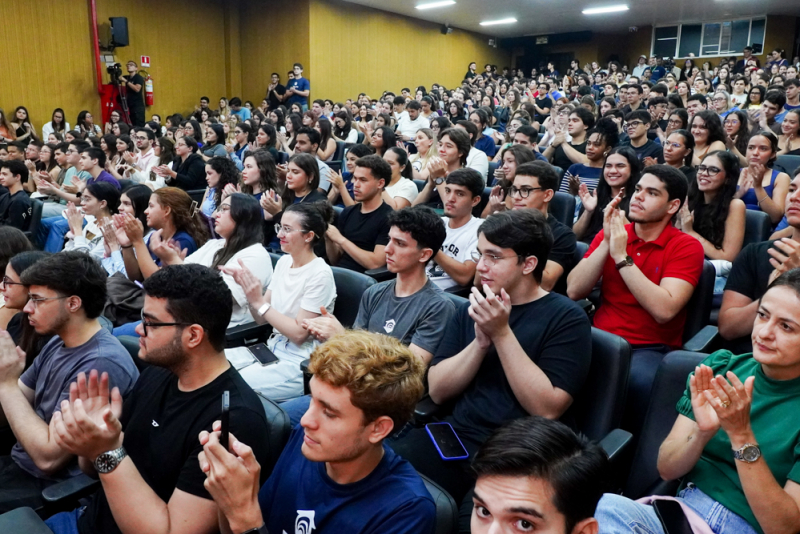 Diálogo Institucional - Aula Magna com ministro Teodoro Santos reúne grande público na Universidade de Fortaleza