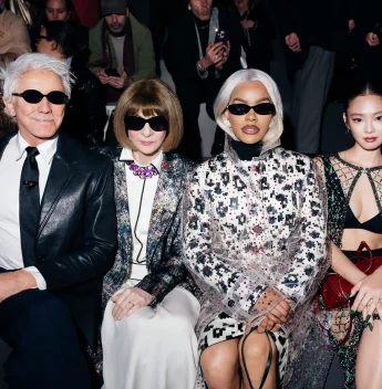 Matthieu Blazy consolida nova fase da Chanel com desfile conceitual e fila A estrelada