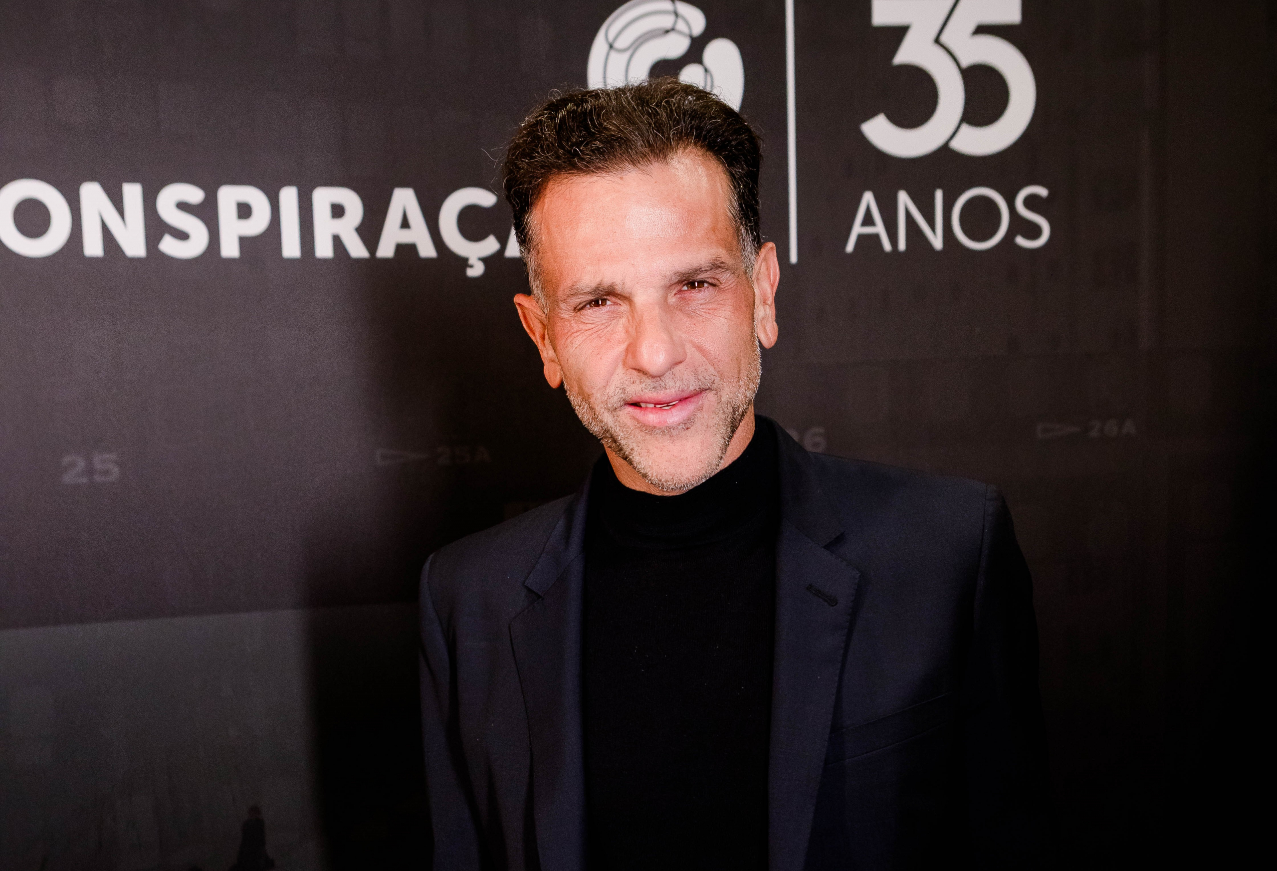 Alexandre Birman domina o red carpet da Festa do Cinema Brasileiro e reforça elo entre luxo e cultura nacional