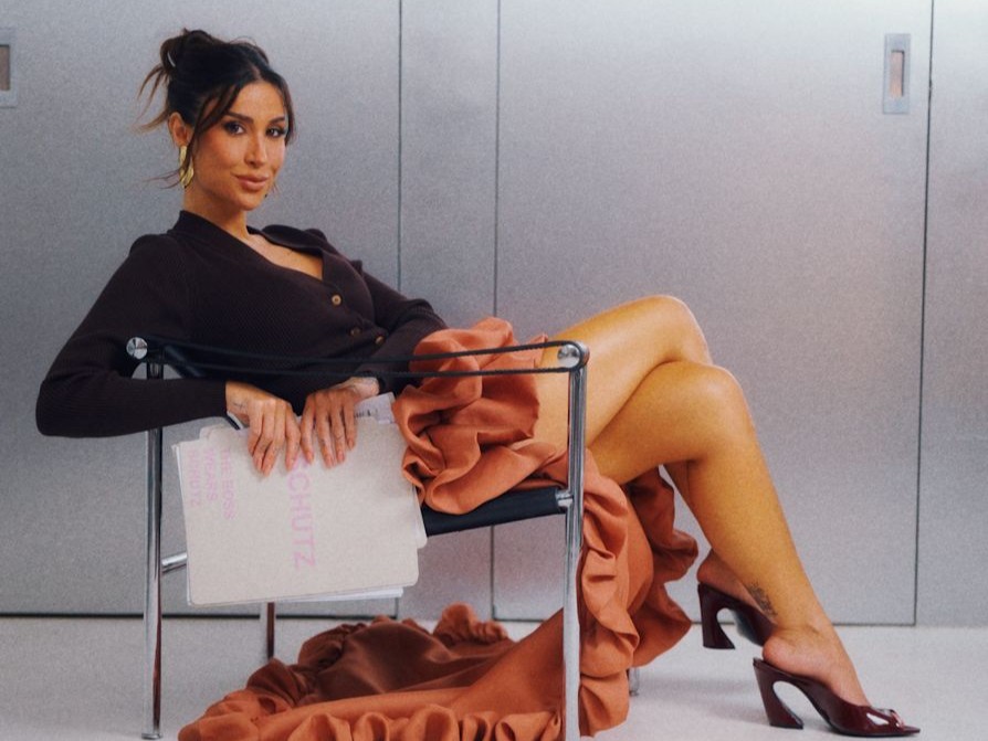 Empresária estrela nova fase da Schutz para o inverno. Fotos: Divulgação