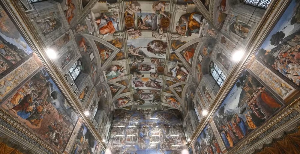 Capela Sistina restaura “Juízo Final” e revela impacto silencioso de visitantes na obra de Michelangelo