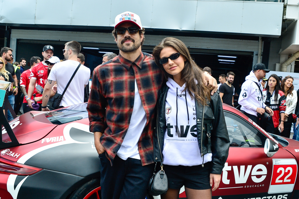 Caio Castro E Vitória Bohn