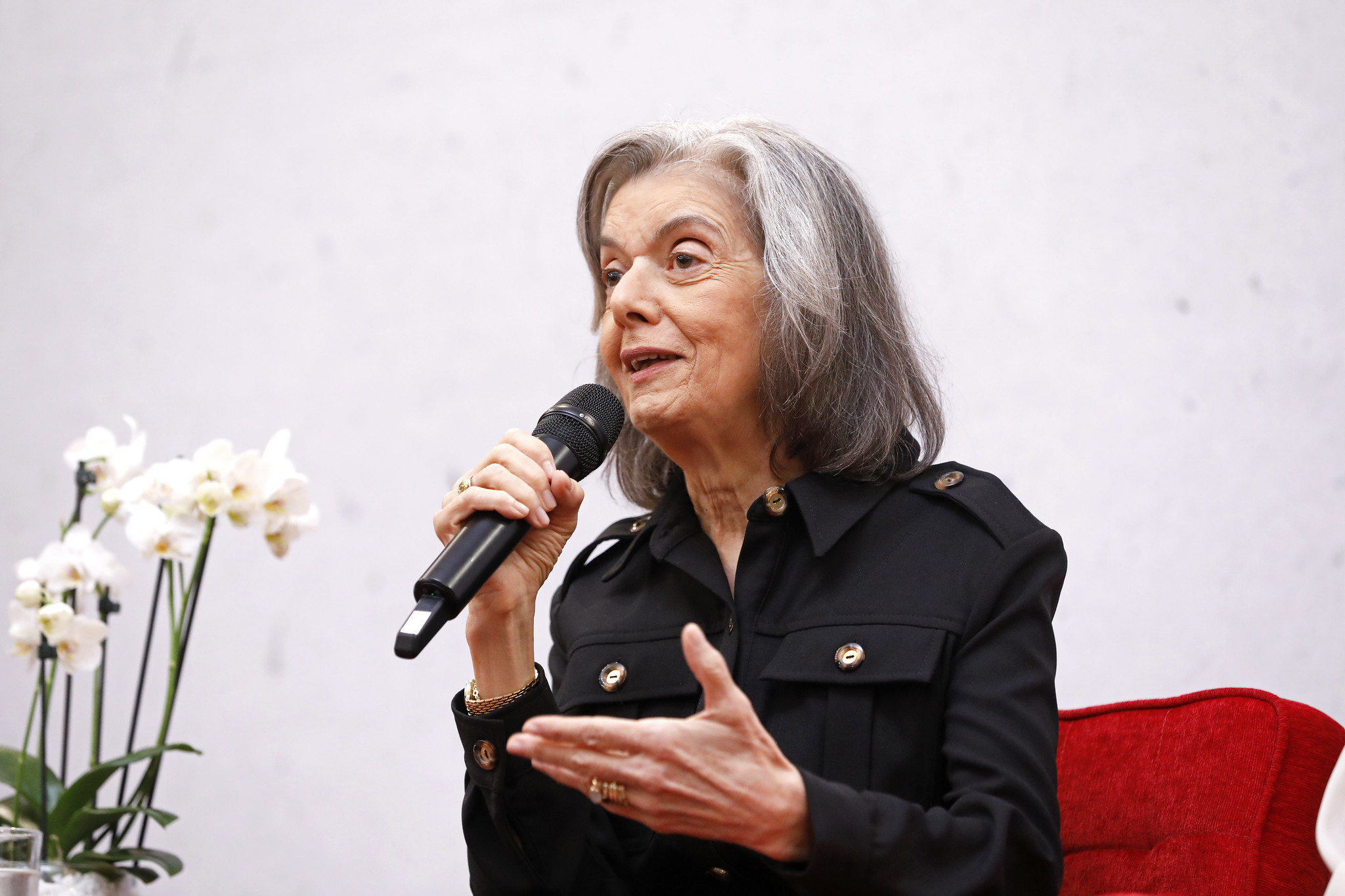 Ministra Cármen Lúcia encerra programação dos 50 anos da Uece com conferência sobre democracia e desinformação