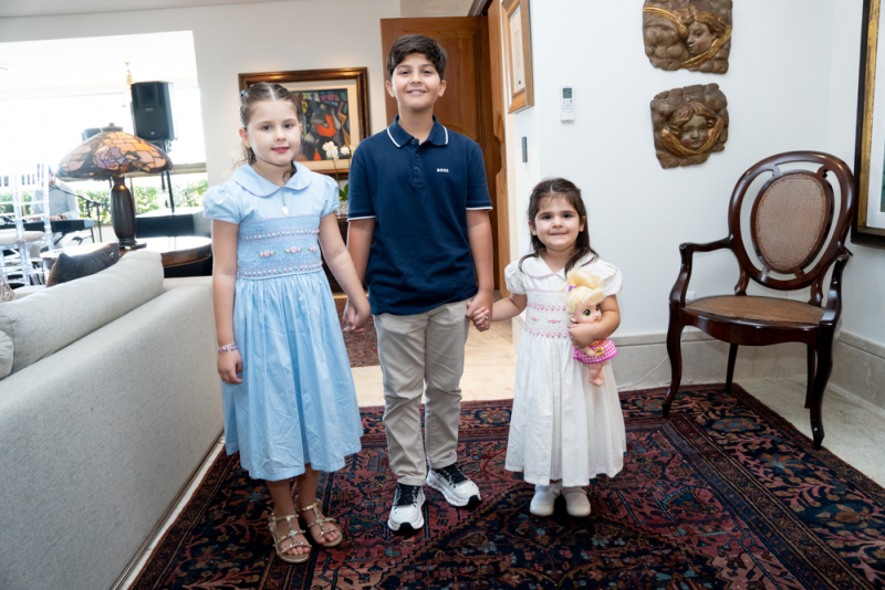 Rito Familiar - Fábia e Leonardo Carneiro celebram o batizado de Leo em manhã de bênçãos