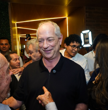 Entre Planalto e Ceará, Ciro Gomes entra na reta de definição para 2026