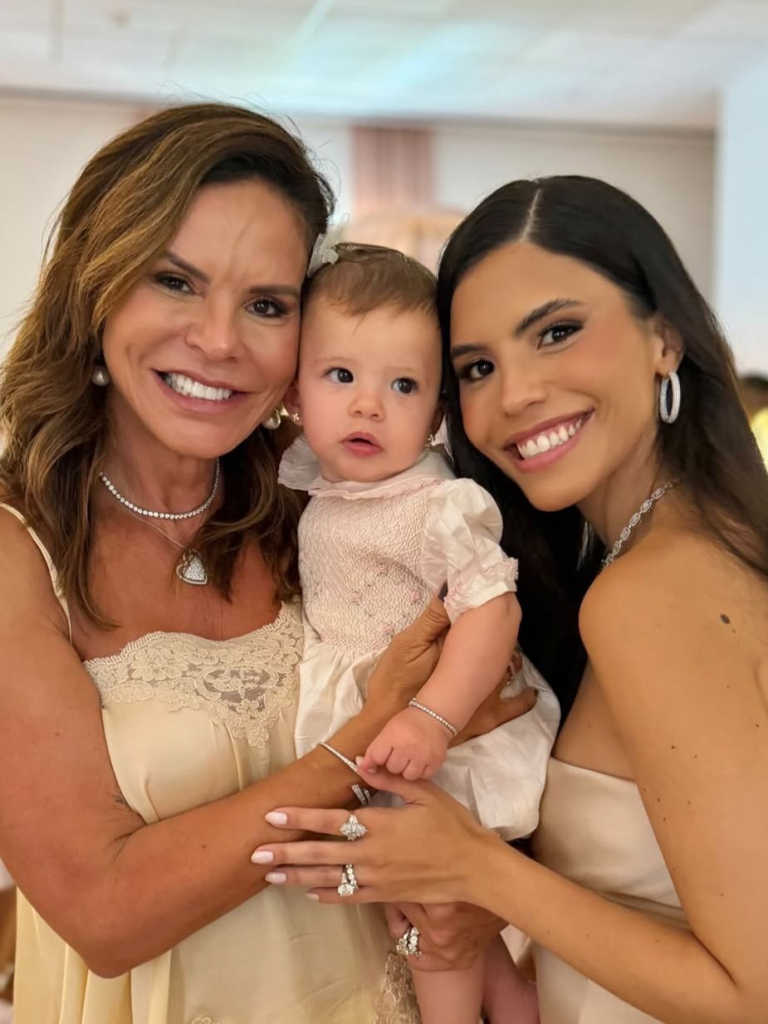 Claudia Salomão, Leona E Maria Victória Salomão