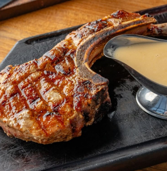 Carbone Steakhouse celebra sabores da brasa com novo menu para compartilhar