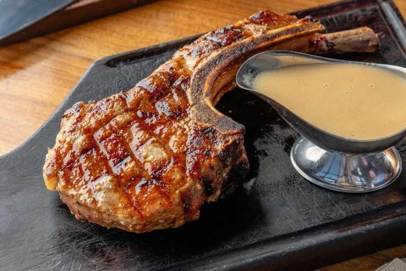 Carbone Steakhouse celebra sabores da brasa com novo menu para compartilhar