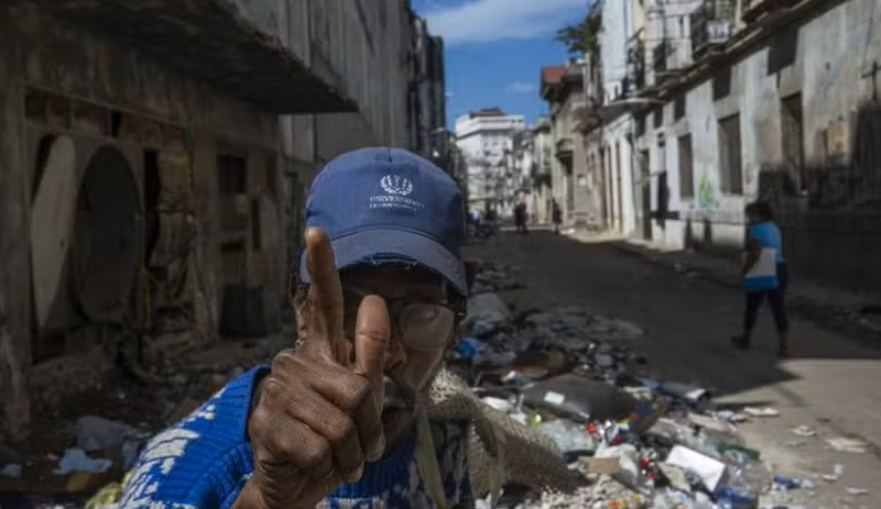 Crise energética - Gasolina a US$ 9 o litro transforma Havana em cidade de caminhantes