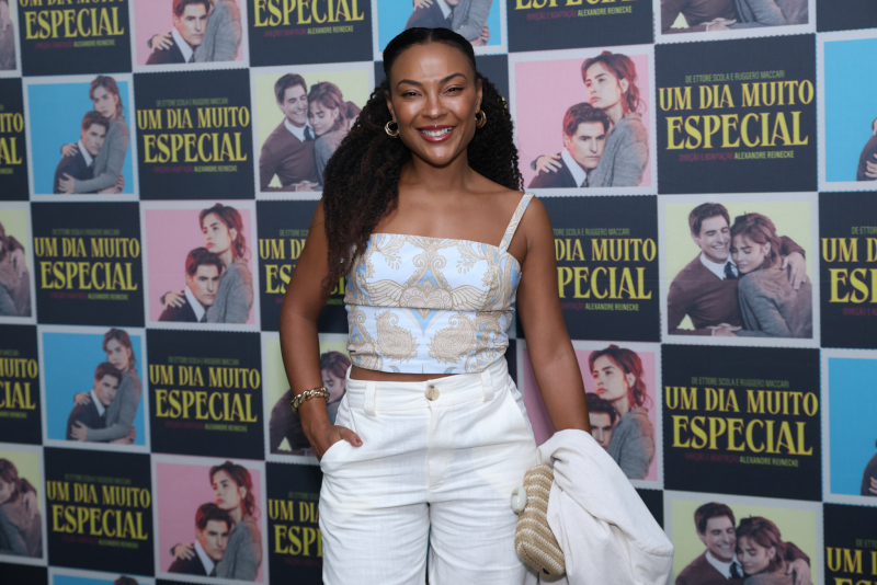 Palco Carioca - Reynaldo Gianecchini, Maria Casadevall e Carol Stofella recebem famosos na estreia do espetáculo “Um Dia Muito Especial” no Rio