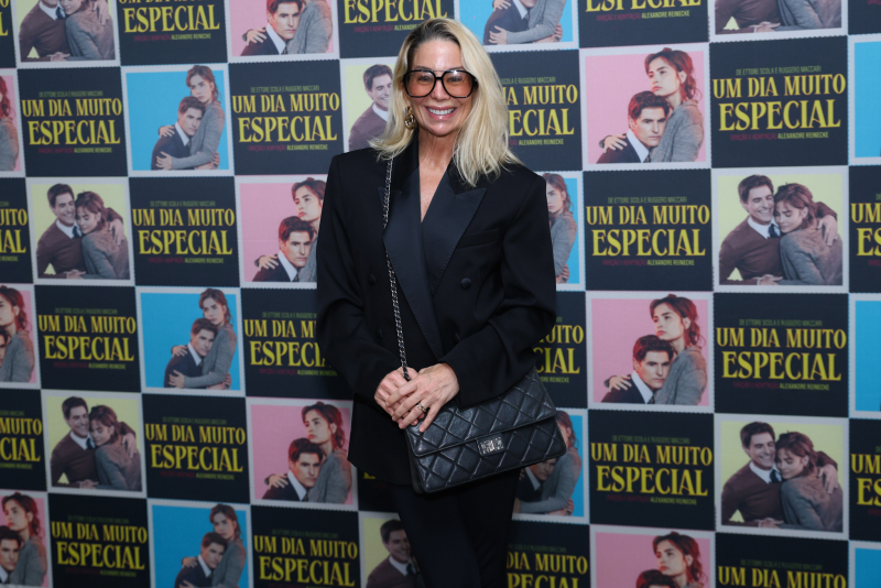 Palco Carioca - Reynaldo Gianecchini, Maria Casadevall e Carol Stofella recebem famosos na estreia do espetáculo “Um Dia Muito Especial” no Rio