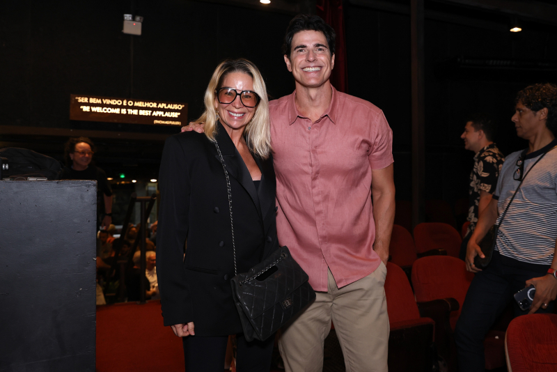 Palco Carioca - Reynaldo Gianecchini, Maria Casadevall e Carol Stofella recebem famosos na estreia do espetáculo “Um Dia Muito Especial” no Rio